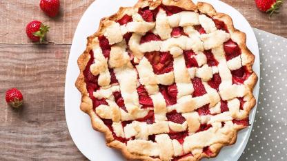 Delicious rhubarb recipes - a rhubarb strawberry pie