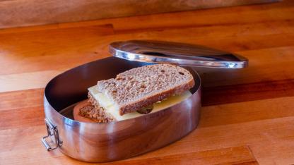 Bread boxes made of plastic, glass or stainless steel ?