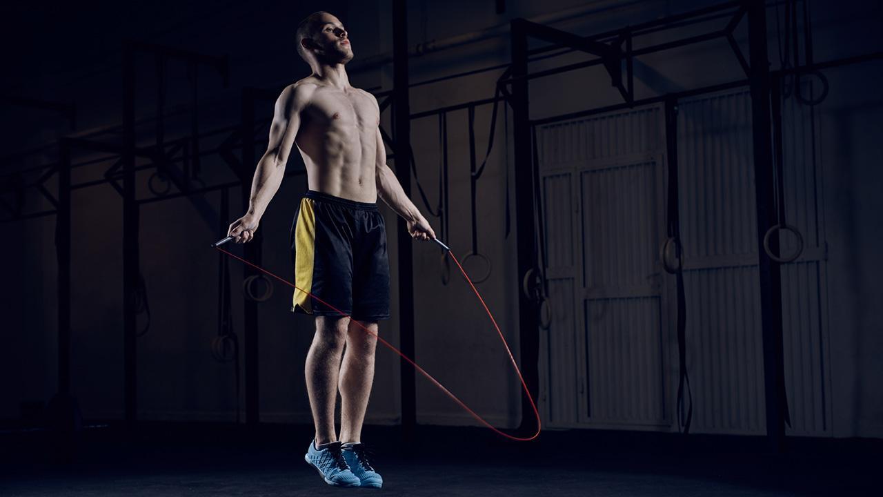 HIT- Training - Sport for at home / Man jumps with the rope
